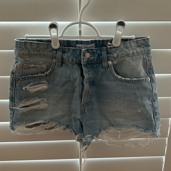 Zara Ripped Denim Shorts Size 4 - Picture 1 of 3